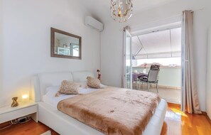 2 bedrooms, in-room safe, travel cot, free WiFi