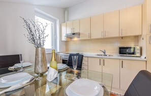 Fridge, stovetop, coffee/tea maker