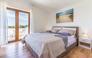 3 bedrooms, in-room safe, travel crib, free WiFi