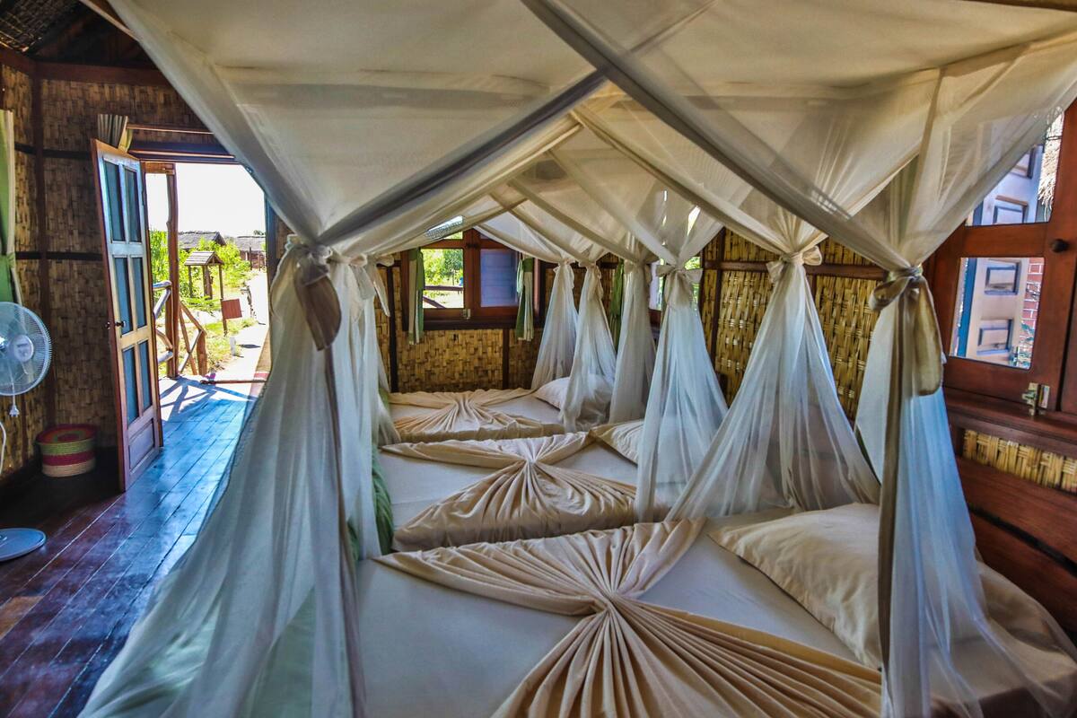 Comfort Bungalow, 3 Twin Beds, Non Smoking (Triple) | Down comforters, Select Comfort beds, minibar, in-room safe