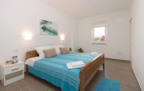 3 bedrooms, in-room safe, travel crib, free WiFi - Gorgeous home in Vodnjan with WiFi (Vodnjan)