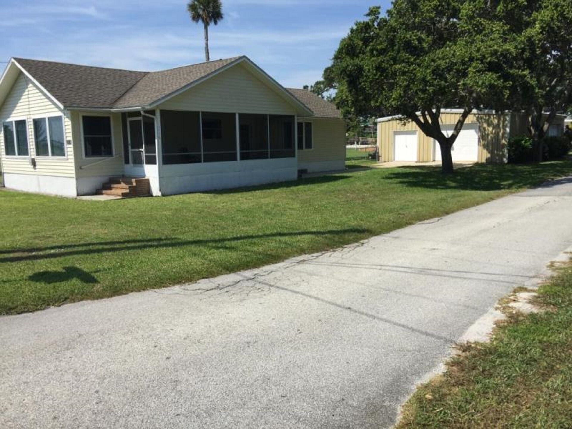 2 BEDROOM BUNGALOW WITH RIVER VIEW & DOCK