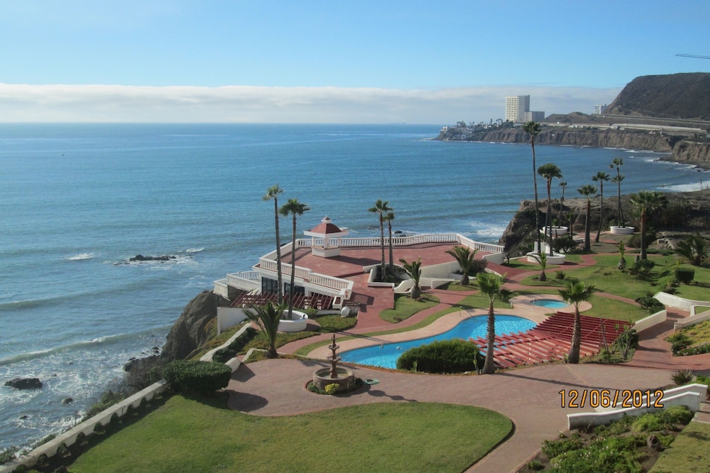 2 Ocean Front Patios, Beautiful Gated And Secure Grounds