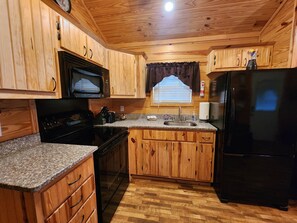 ثلاجة، ميكروويف، فرن، موقد طهي مسطح