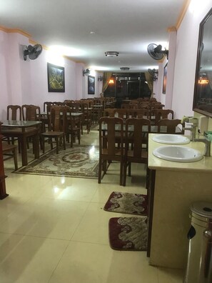 Breakfast, lunch, dinner served; local and international cuisine  - Quoc Thai Hotel (Sa Pa)