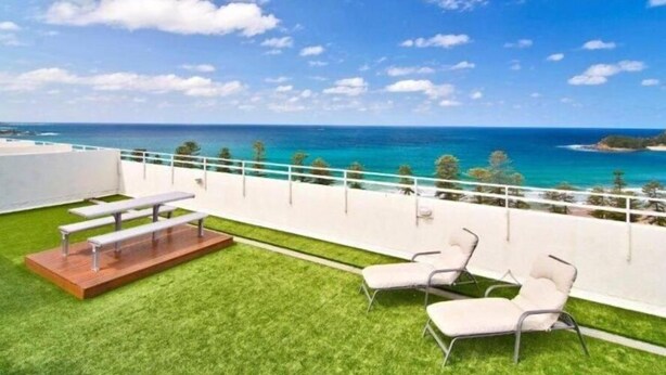 A rooftop terrace with a pool table, two lounge chairs, and a view of the ocean. - 713 at the Beach (Manly)