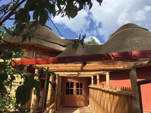 Ingagi Park View Lodge