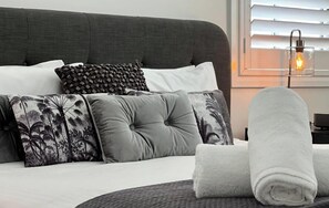 5 bedrooms, desk, iron/ironing board, free WiFi