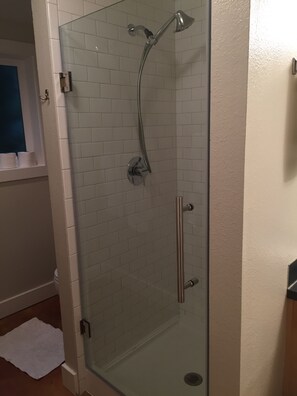 Shower, hair dryer, towels, soap - Lake and Mountain Views - 2 Bedroom, 3/4 Bath (Kirkland)