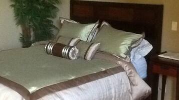 1 bedroom, desk, free WiFi, bed sheets