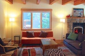 Smart TV, fireplace, DVD player, books - TAHOE PINES WEST SHORE CABIN 5 MIN WALK TO LAKE 3 BED/3 BATH, SLEEPS 8, DOGS/SKI (Tahoe Pines)