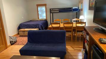 3 Schlafzimmer, Bügeleisen/Bügelbrett, WLAN, Bettwäsche
