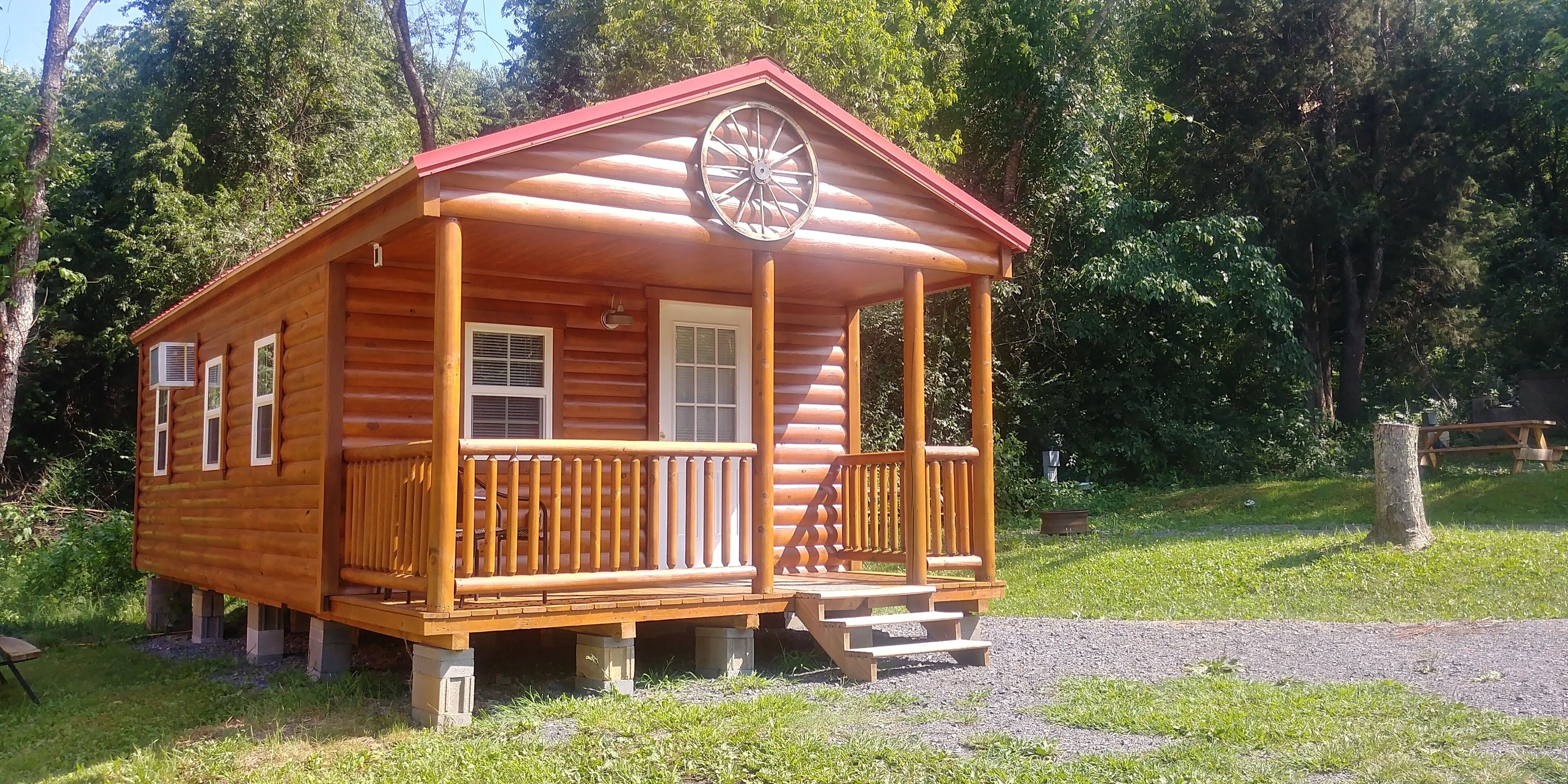 Red Top Cabin within walking distance of Douglas Lake