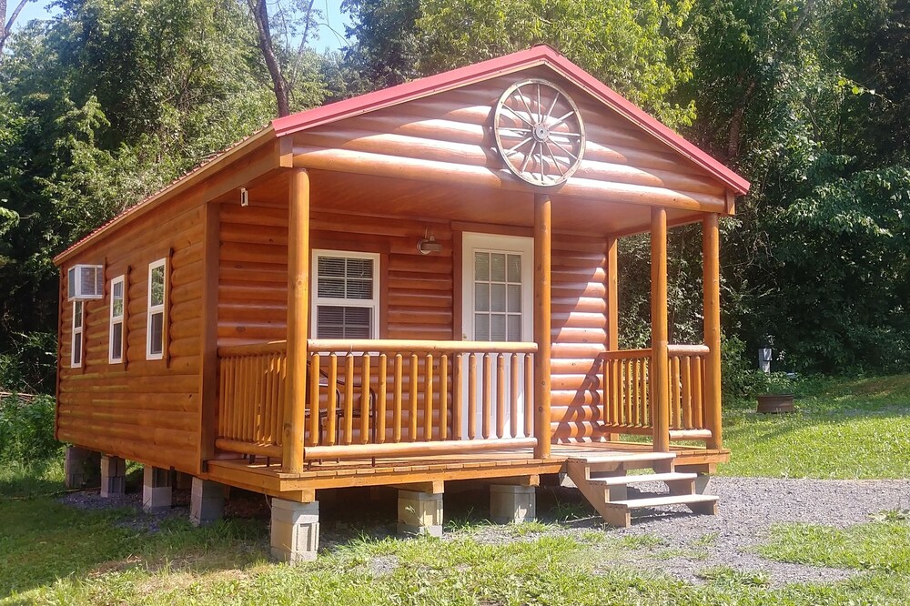 Red Top Cabin within walking distance of Douglas Lake