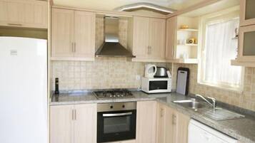 Villa, 2 Bedrooms, Pool View | Private kitchenette | Full-sized fridge, microwave, oven, stovetop