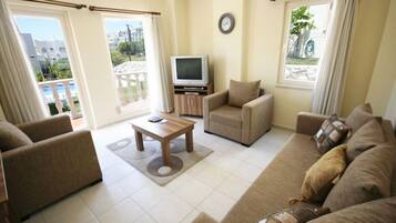 Villa, 2 Bedrooms, Pool View | Living room