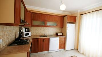 Villa, 3 Bedrooms, Pool View | Private kitchenette