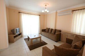 Villa, 3 Schlafzimmer, Poolblick | Wohnzimmer | LCD-Fernseher