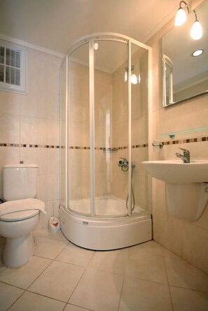 Bathroom - ImportantGroup Royal Heights Scallop (Milas)