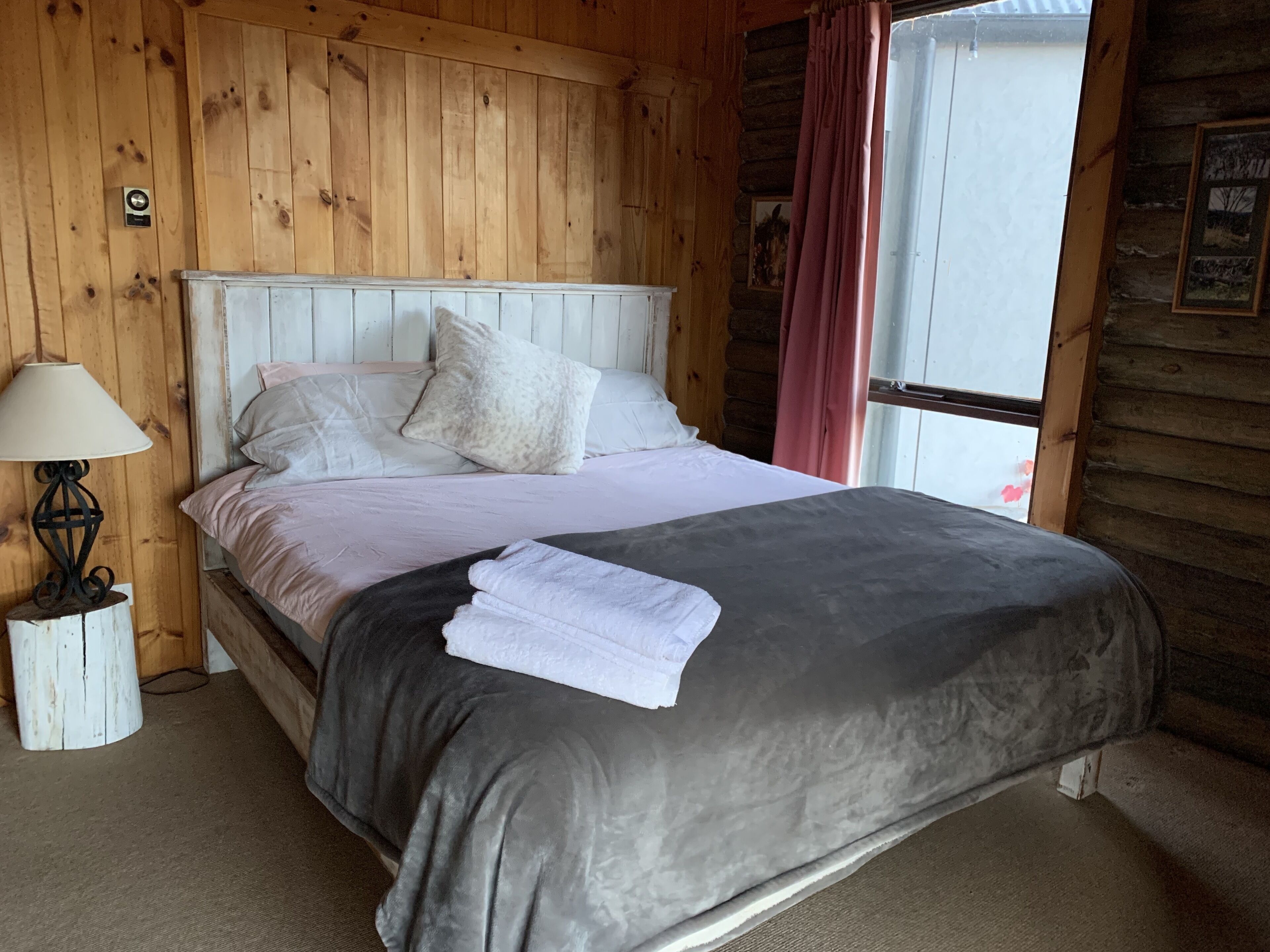 Rustic Log Cabin on 100 acres in the heart of the Snowy Mountains — image 9