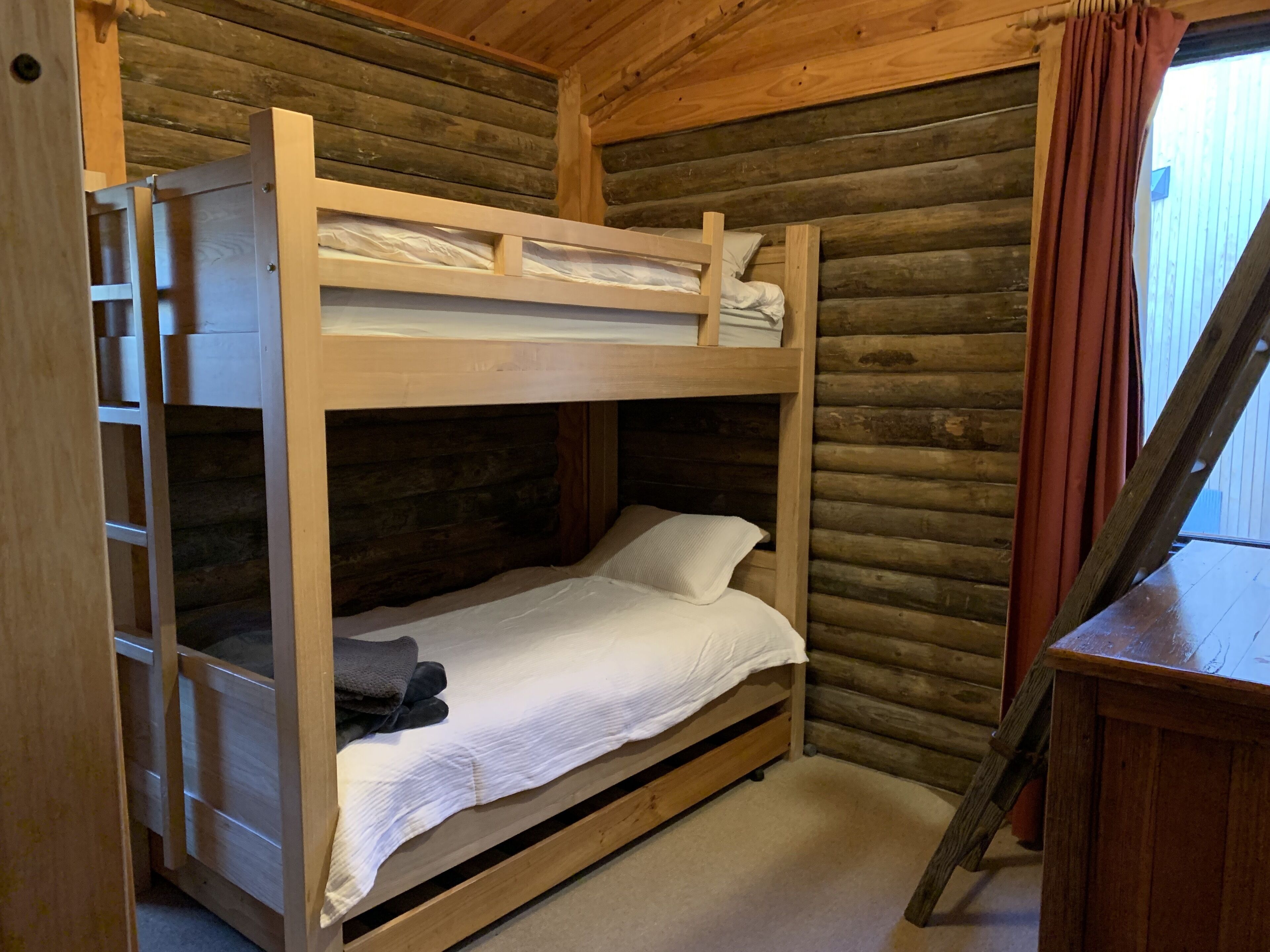 Rustic Log Cabin on 100 acres in the heart of the Snowy Mountains — image 11