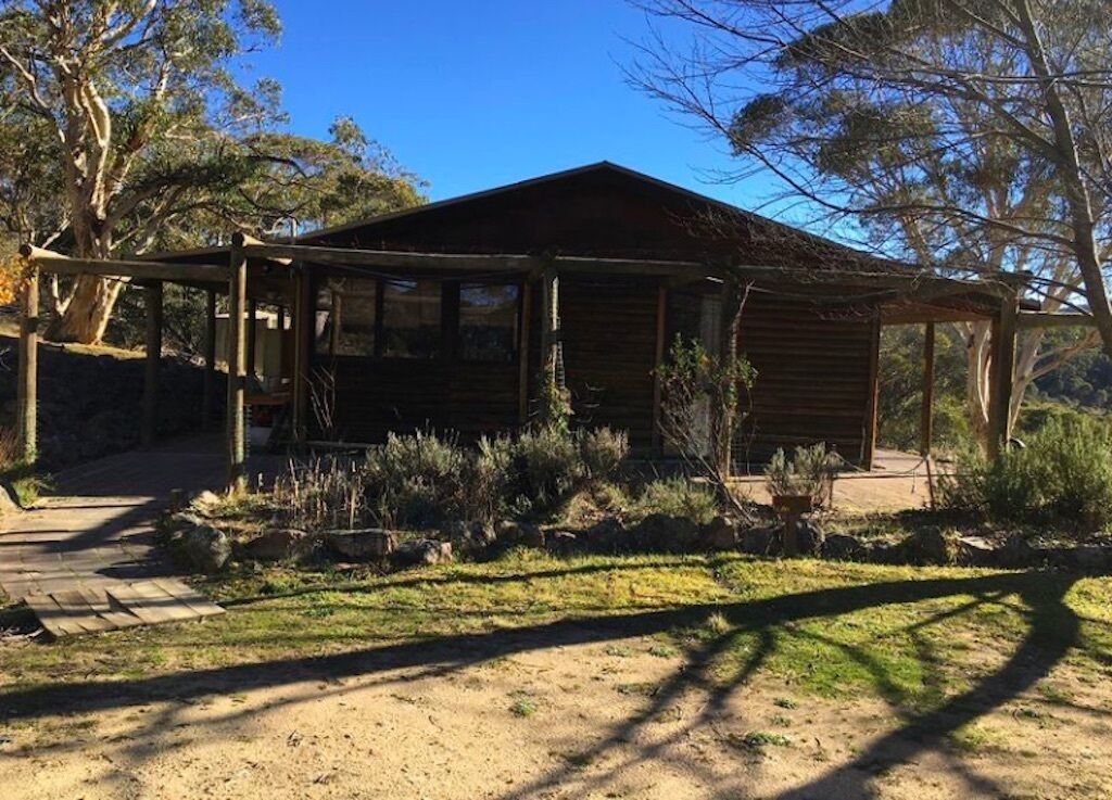 Rustic Log Cabin on 100 acres in the heart of the Snowy Mountains — image 13