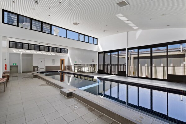Inomhuspool och uppvärmd pool