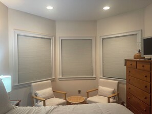 Mountain View King 2nd Floor | 埃及棉床單、高級寢具、特厚豪華床墊、獨特設計