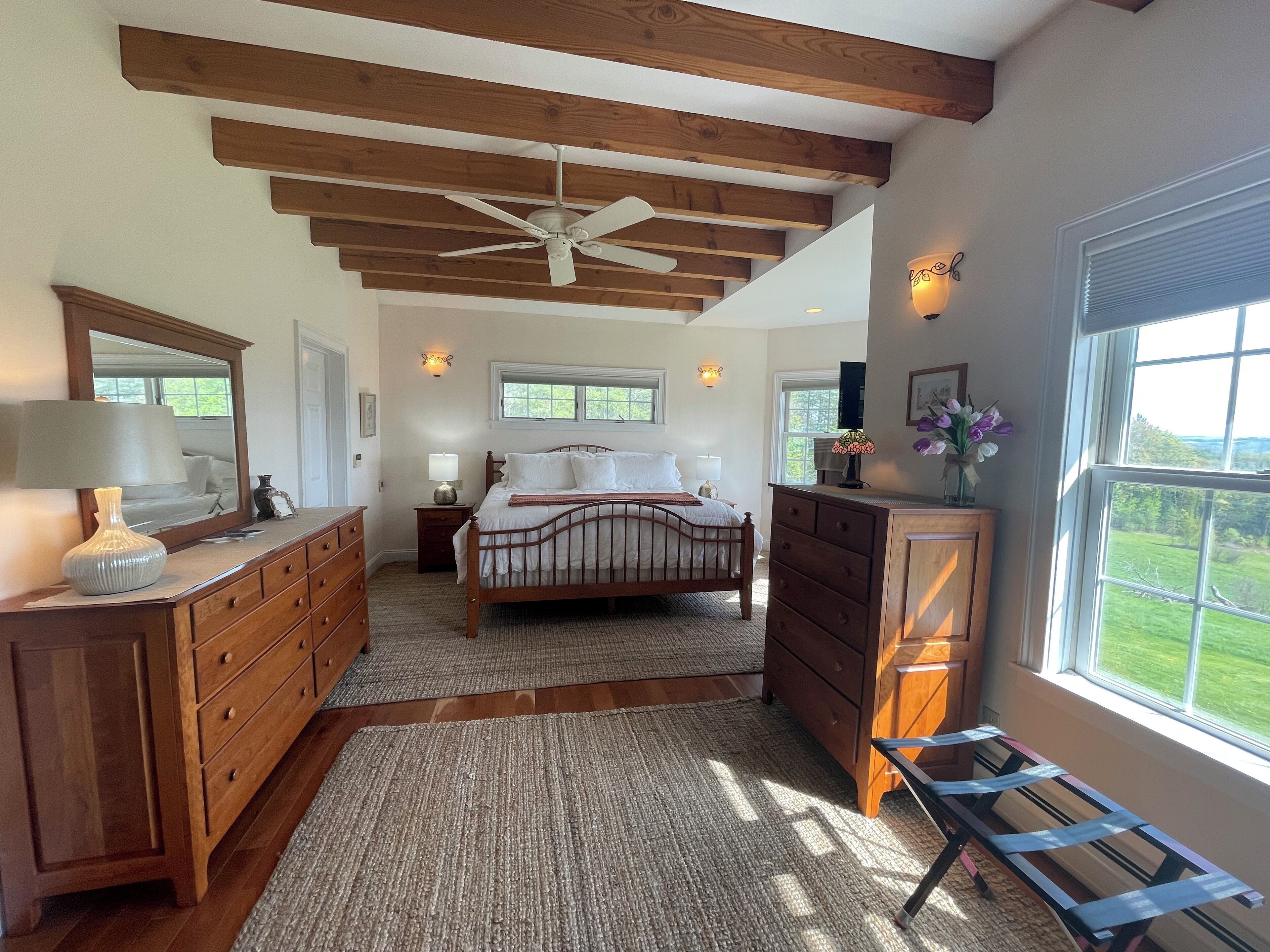 Mountain View King 2nd Floor