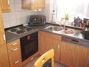 Kühlschrank, Mikrowelle, Ofen, Geschirrspüler