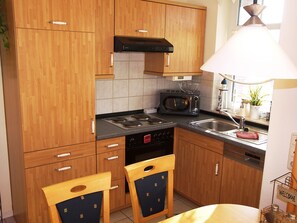 Kühlschrank, Mikrowelle, Ofen, Geschirrspüler