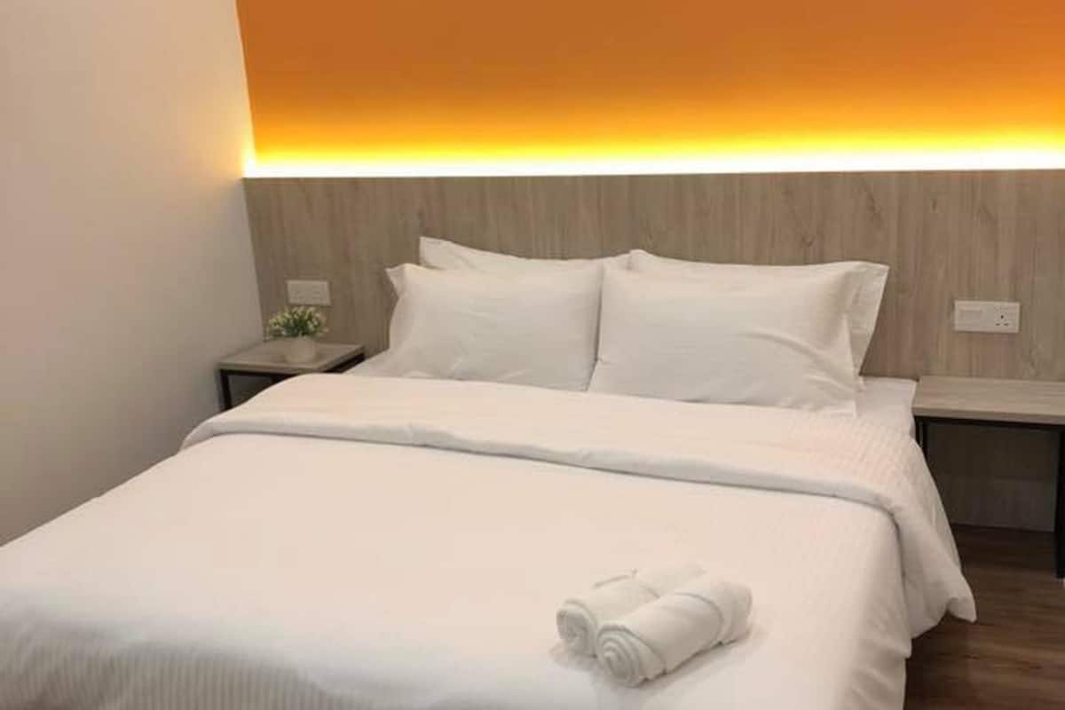 standard double room, 1 king bed, non smoking | desk, iron/ironing board, free wifi
