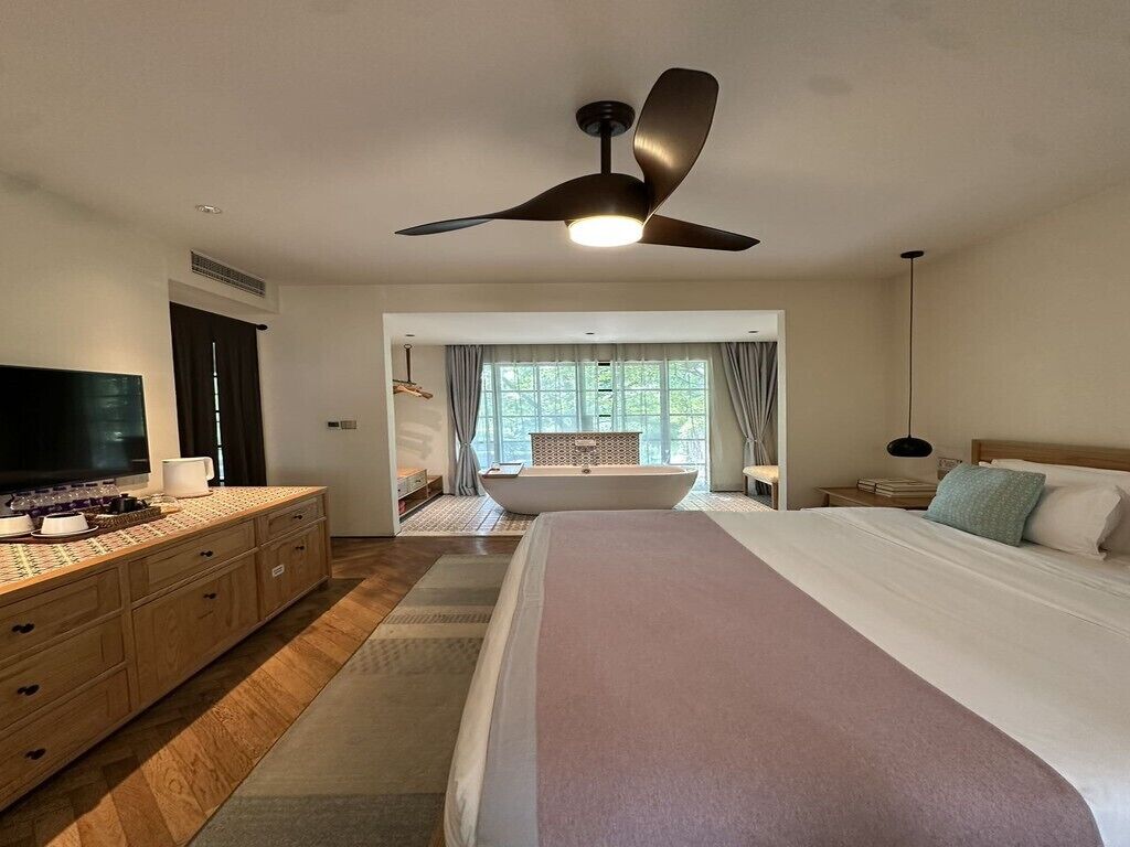 Habitación Confort doble, vistas al lago | Ropa de cama de alta calidad, minibar, decoración individual