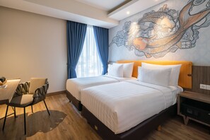 Deluxe Double, Smoking, City View | Minibar, in-room safe, desk, iron/ironing board - Luminor Hotel Kota (Jakarta)