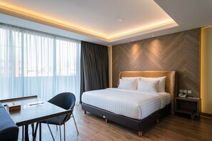 Minibar, Zimmersafe, Schreibtisch, Bügeleisen/Bügelbrett