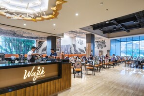 Breakfast, lunch and dinner served - Luminor Hotel Kota (Jakarta)
