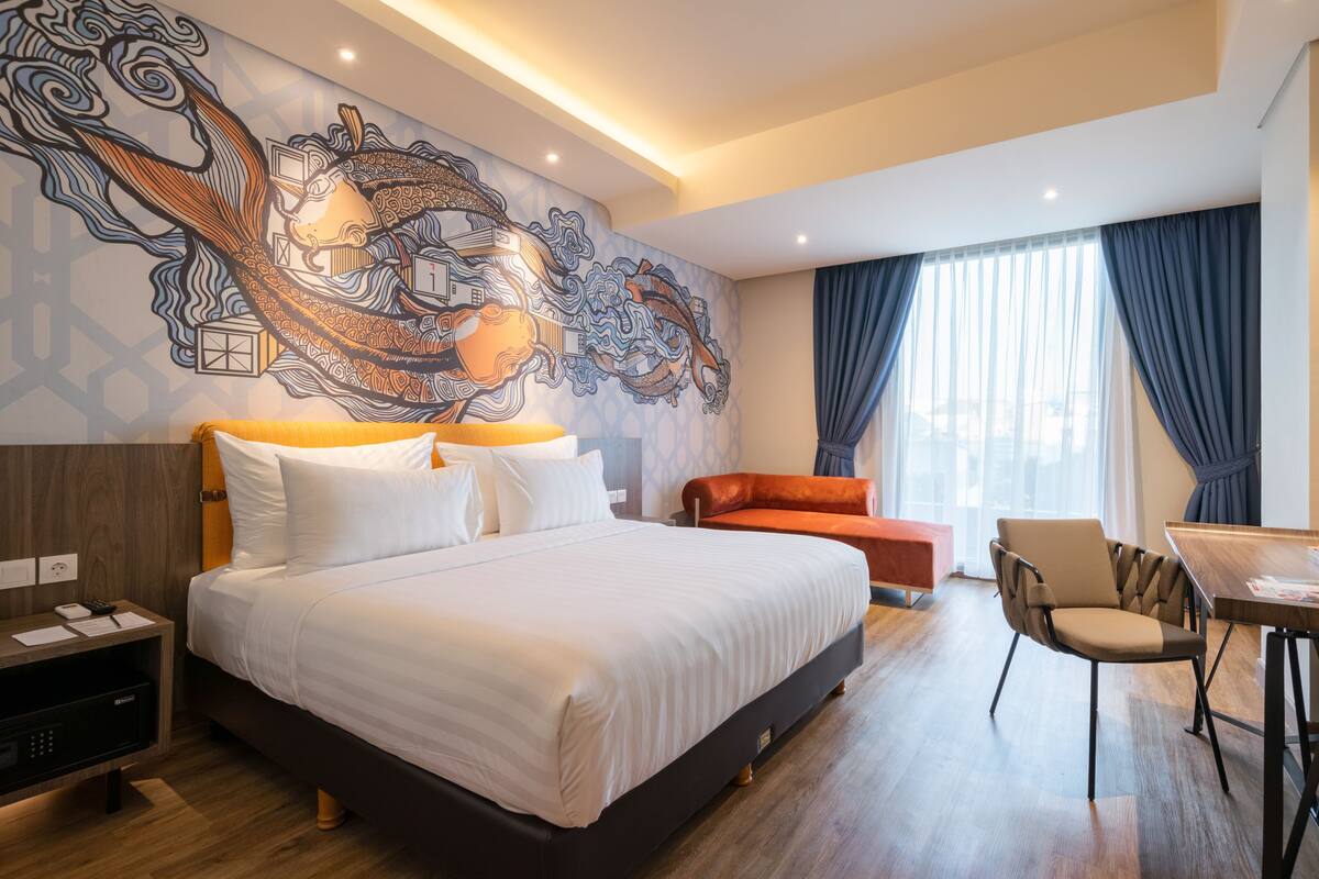 Junior Double Room, 1 Double Bed | Minibar, in-room safe, desk, iron/ironing board (on request)