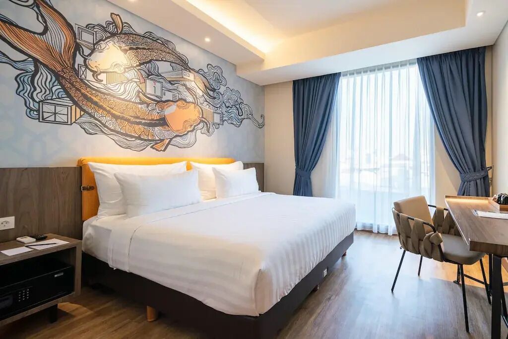 Minibar, in-room safe, desk, iron/ironing board