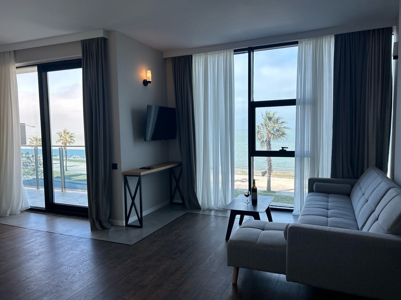 Suite panorámica, vista al mar | Escritorio, insonorización, tabla de planchar con plancha y wifi gratis 