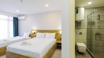 Standard-Zweibettzimmer | 1 Schlafzimmer, Schreibtisch, schallisolierte Zimmer