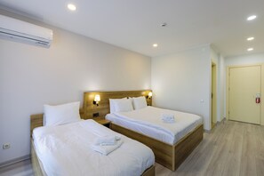 Desk, soundproofing, iron/ironing board, free WiFi - Aqua Batumi Hotel & Apartments (Batumi)