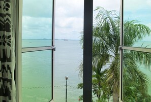 Twin Room With Sea View | Free WiFi, bed sheets - Sandakan Backpackers Hostel (Sandakan)