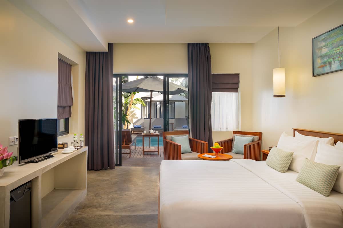Cabana Room, Access to Pool