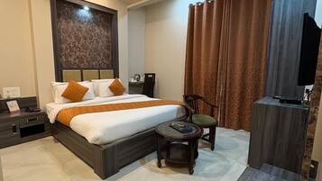 Habitación Deluxe doble, 1 cama de matrimonio, fumadores, vistas a la ciudad | Sábanas de algodón egipcio y ropa de cama de alta calidad