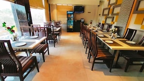 Restaurant - Hotel Ozas Grand (Varanasi)