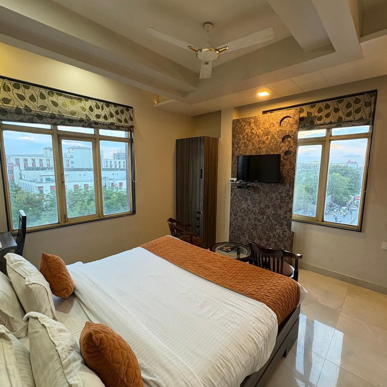 Egyptian cotton sheets, premium bedding, down duvets, minibar