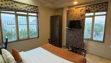 Egyptian cotton sheets, premium bedding, down duvets, minibar