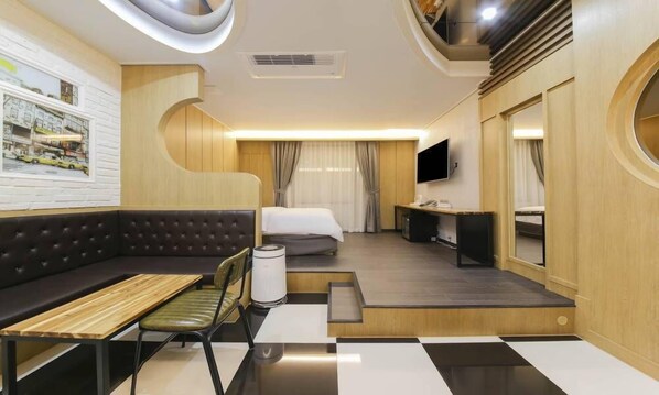 Decoración personalizada, muebles diferentes y escritorio 