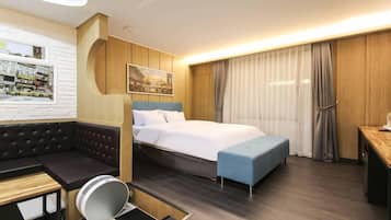 Suite Double Room | Individually decorated, individually furnished, desk, soundproofing