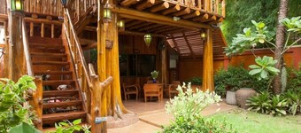 Cabin Home w/ Beautiful Garden Old Town